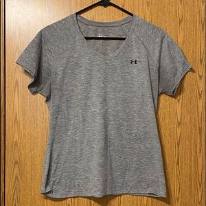 Under Armour like new t shirt